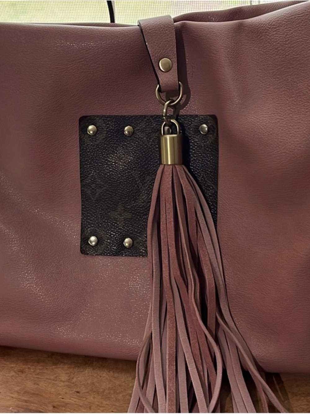 Women's Mauve Tassel Tote Bag